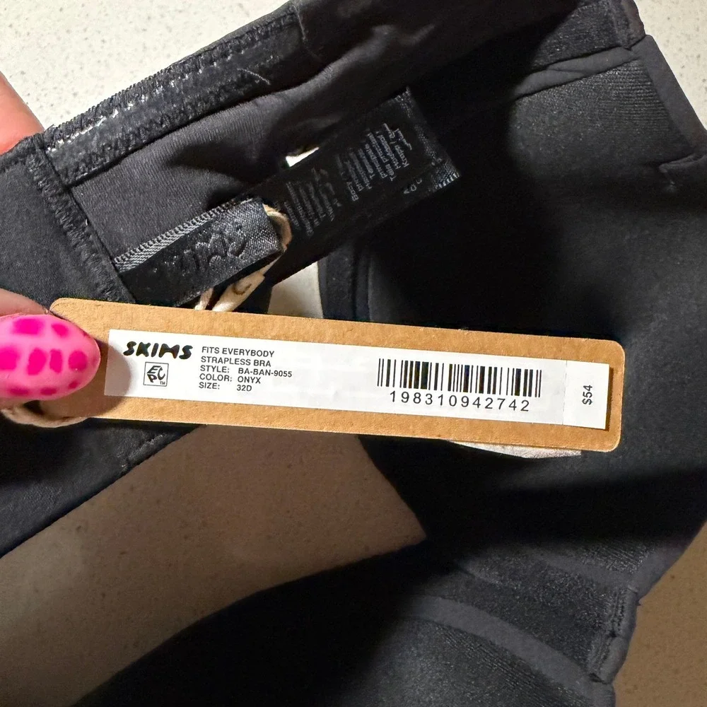 SKIMS Womens Fits Everybody Strapless Bra Onyx Black 32D - Picture 3 of 3